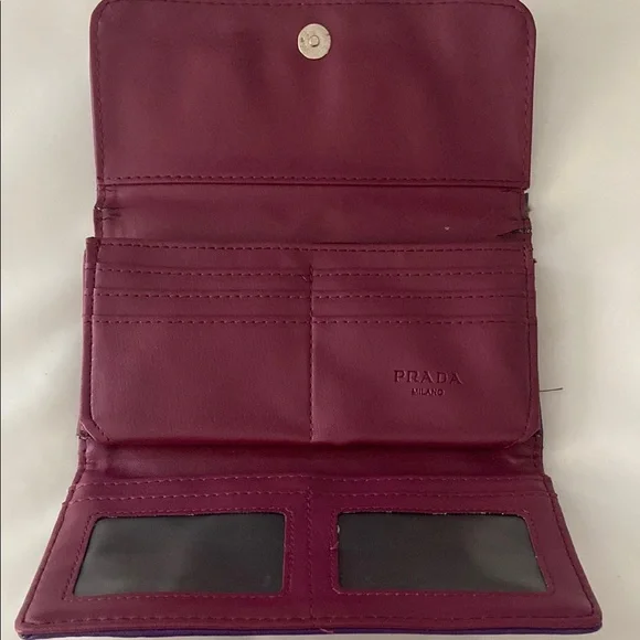 āSOLDāPrada Purple Saffiano Leather Bow Wallet ā Made in Paris, Gold Logo - Picture 5 of 9